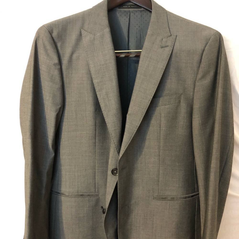 Men’s Hugo boss gray suit